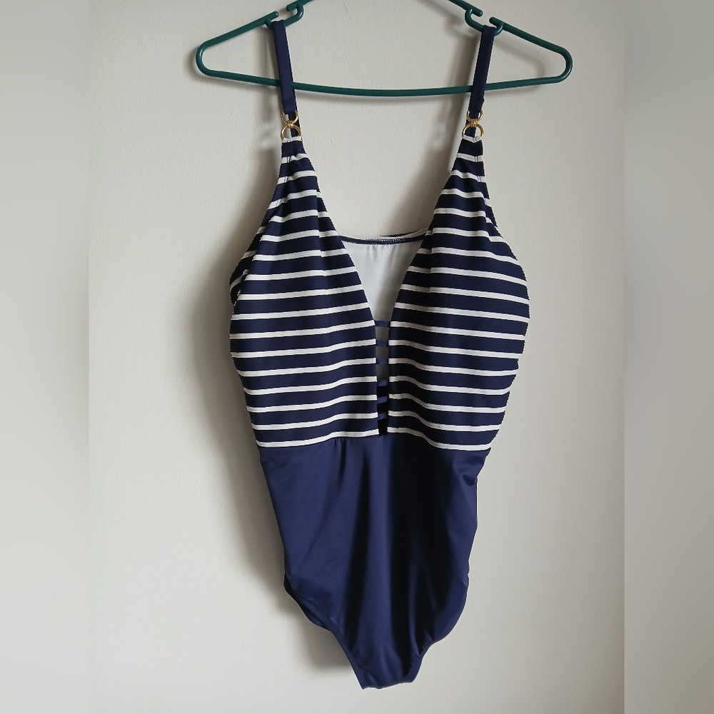 Woman LA BLANCA navy Blue White Capri Plunge Neck One Piece Swimsuit 18W